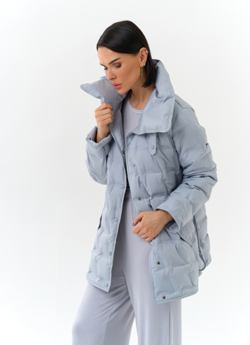 Женская куртка с декоративным поясом