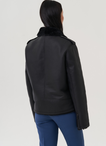 Женская дубленка черного цвета