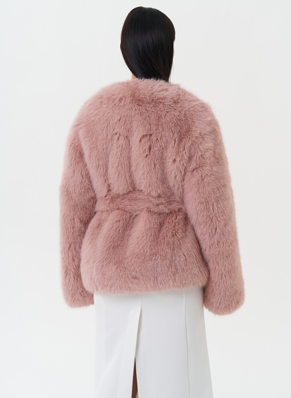 Шуба из эко песца в нежно-розовом цвете
