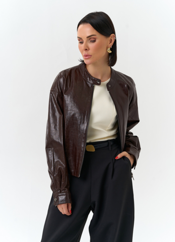 Женская короткая куртка из натуральной кожи