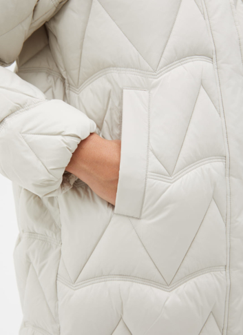 Женский светлый пуховик