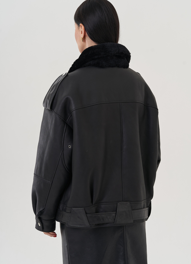 Женская дубленка черного цвета  модель № 25632 универмаг малина