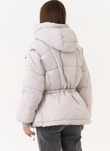 Светлый женский пуховик с капюшоном