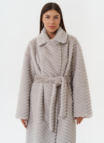 Женское пальто из эко меха с поясом