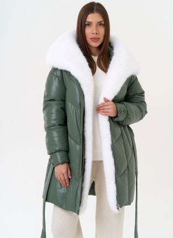 Женский пуховик из эко кожи с отделкой из эко меха