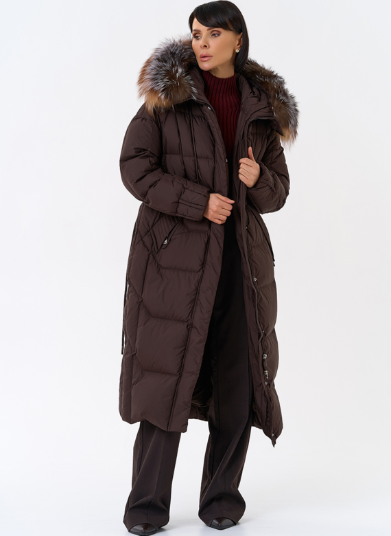 Женский пуховик с отделкой из меха блюфрост