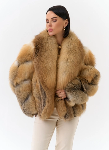 Укороченная шуба из меха рыжей лисы