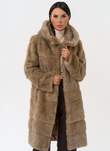 Шуба из норки бежевого цвета