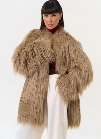 Женская шуба из эко меха с декоративным поясом