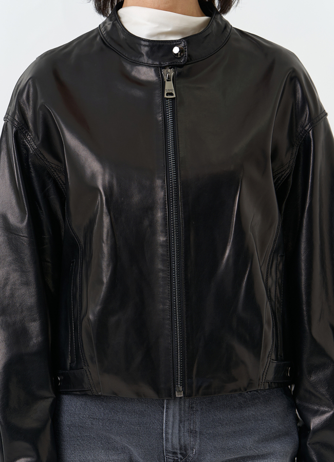 Женская короткая куртка из натуральной кожи  модель № 32530 универмаг малина