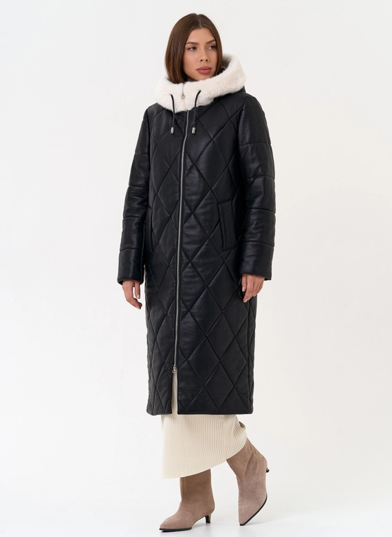 Женское пальто из эко кожи с капюшоном