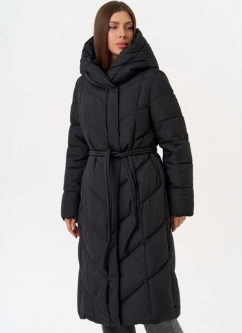 Женский пуховик черного цвета с поясом