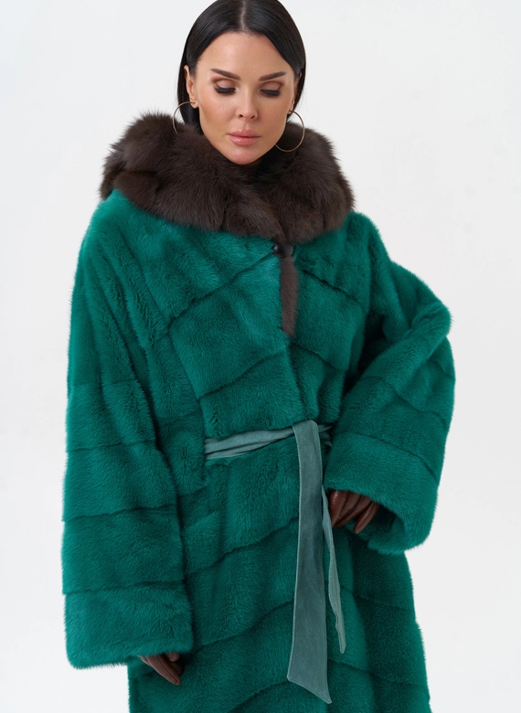 Норковая шуба с капюшоном из меха куницы