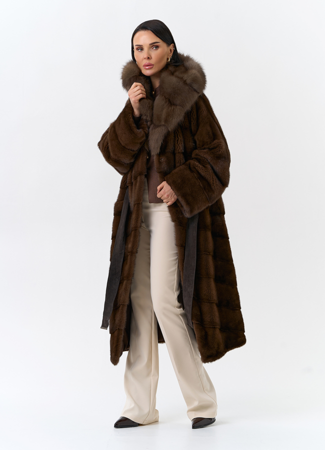 Шуба из меха норки с капюшоном из меха куницы модель № 31965 универмаг малина