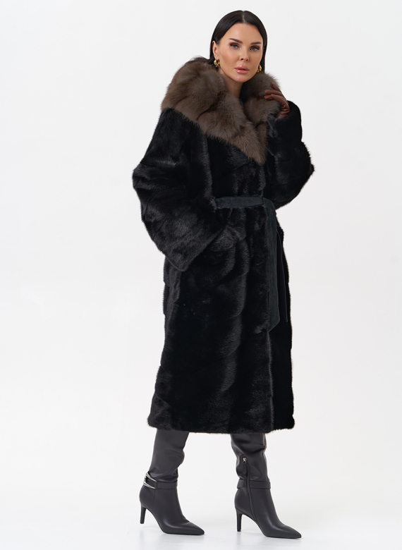 Норковая шуба с капюшоном из меха куницы