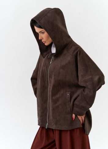 Женская куртка из эко замши с капюшоном