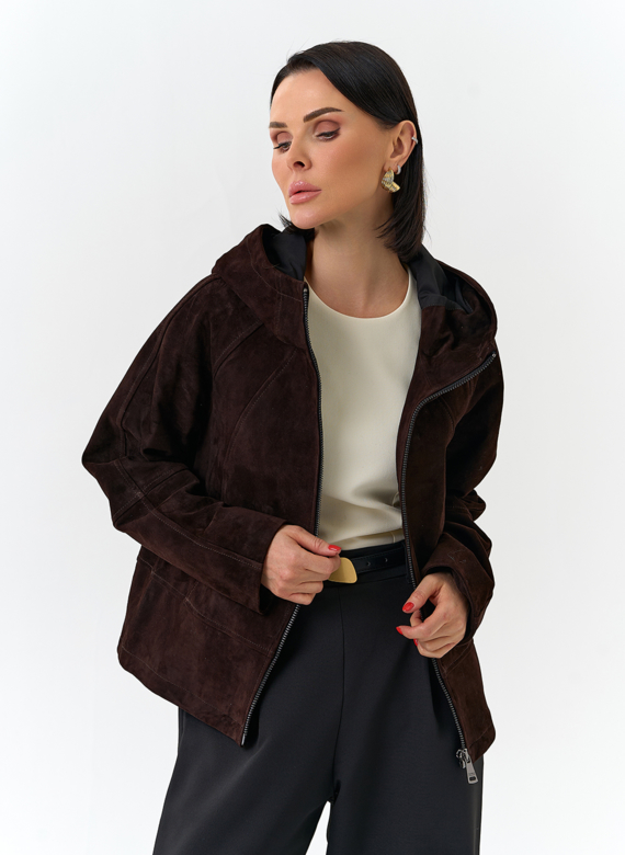 Женская куртка из натуральной замши с капюшоном