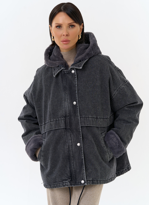 Женская утепленная джинсовая куртка с отделкой из эко меха