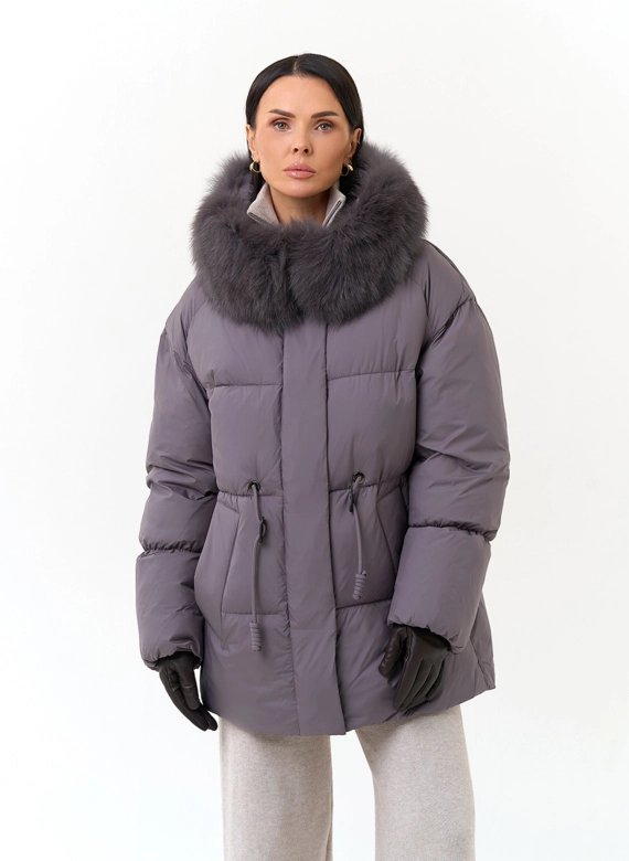 Женский пуховик с мехом песца на капюшоне фото